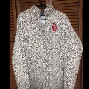 Top of the world OU pullover